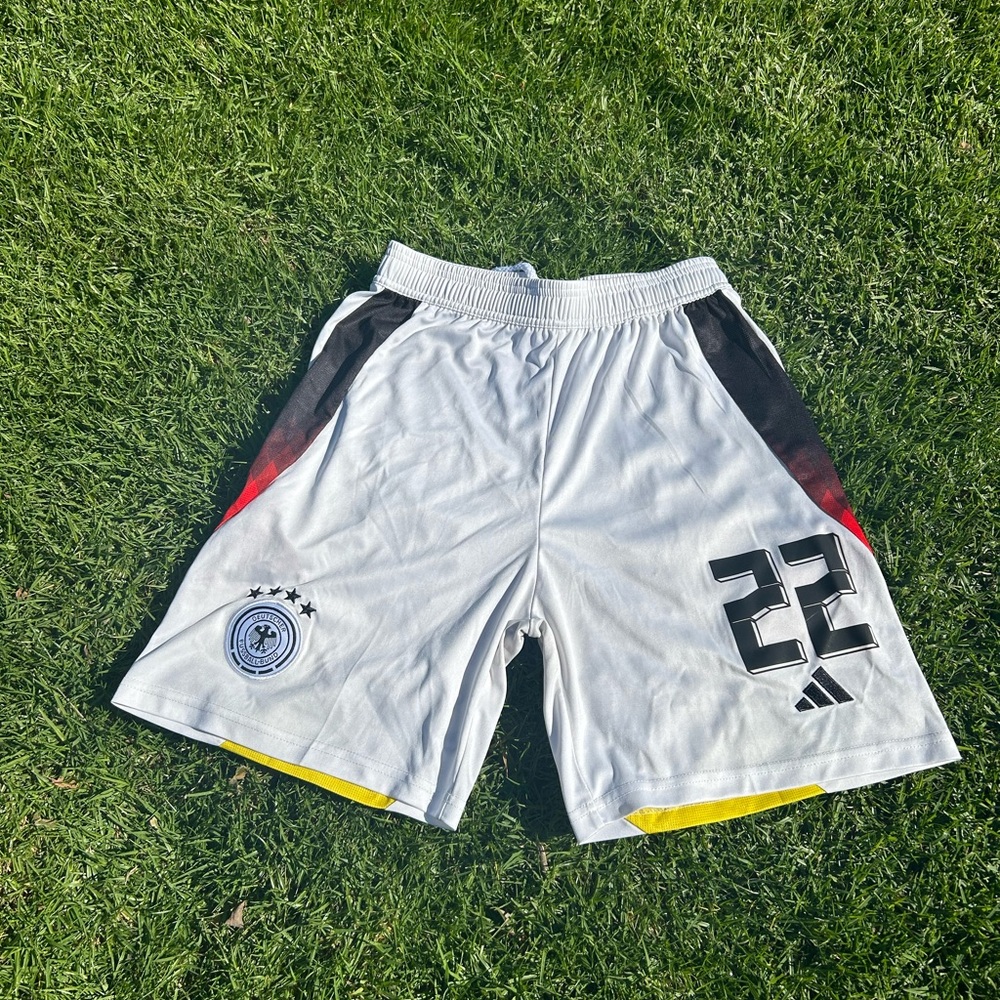 24/25 Germany Home Fan Version Shorts (Medium) (#22)
